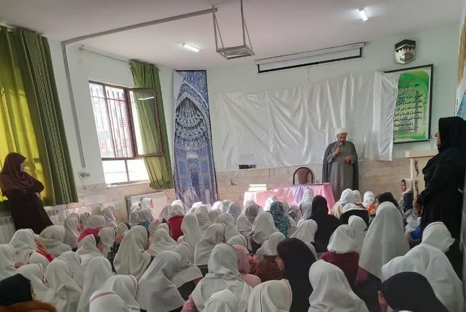 گفتمان دانش آموزی با موضوع نقش نماز درخانواده و آینده نسل جوان ویژه دانش آموزان شهرستان بیرجند برگزار شد