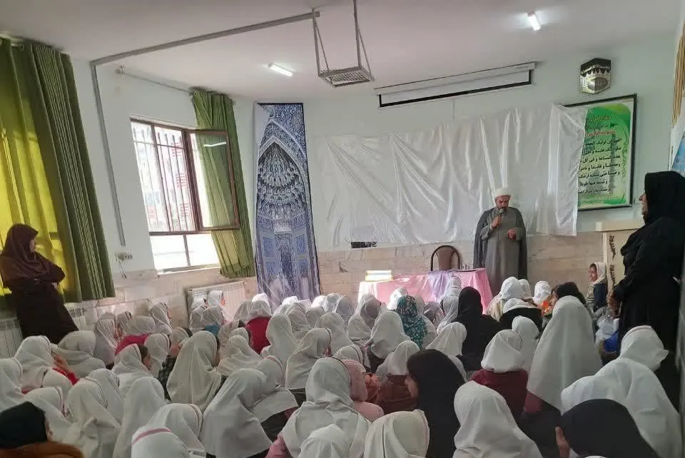 گفتمان دانش آموزی با موضوع نقش نماز درخانواده و آینده نسل جوان ویژه دانش آموزان شهرستان بیرجند برگزار شد