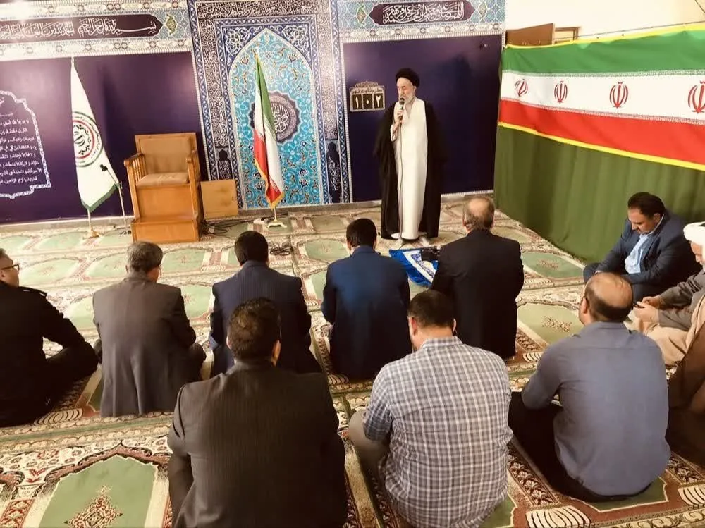 اقامه نماز وحدت بخش ادارات شهرستان رفسنجان در شهرداری مرکزی شهرستان