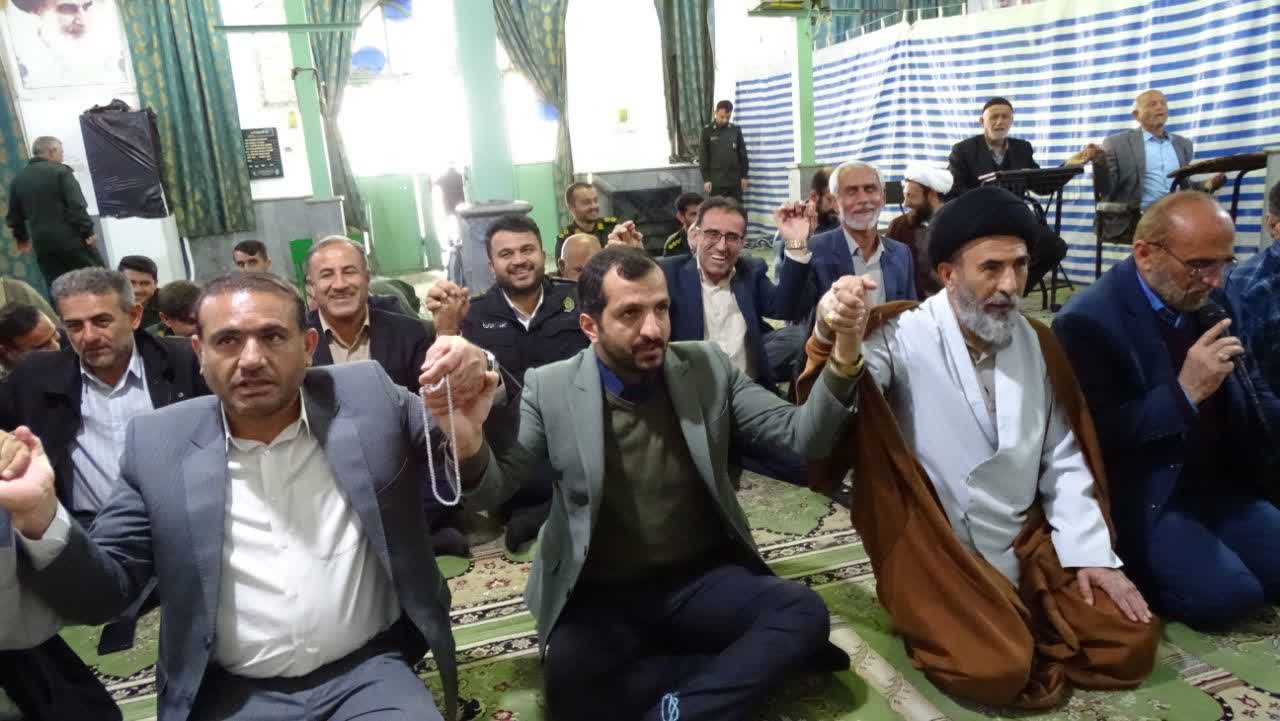 اقامه نماز وحدت مسئولان و مردم در شهرستان لنده