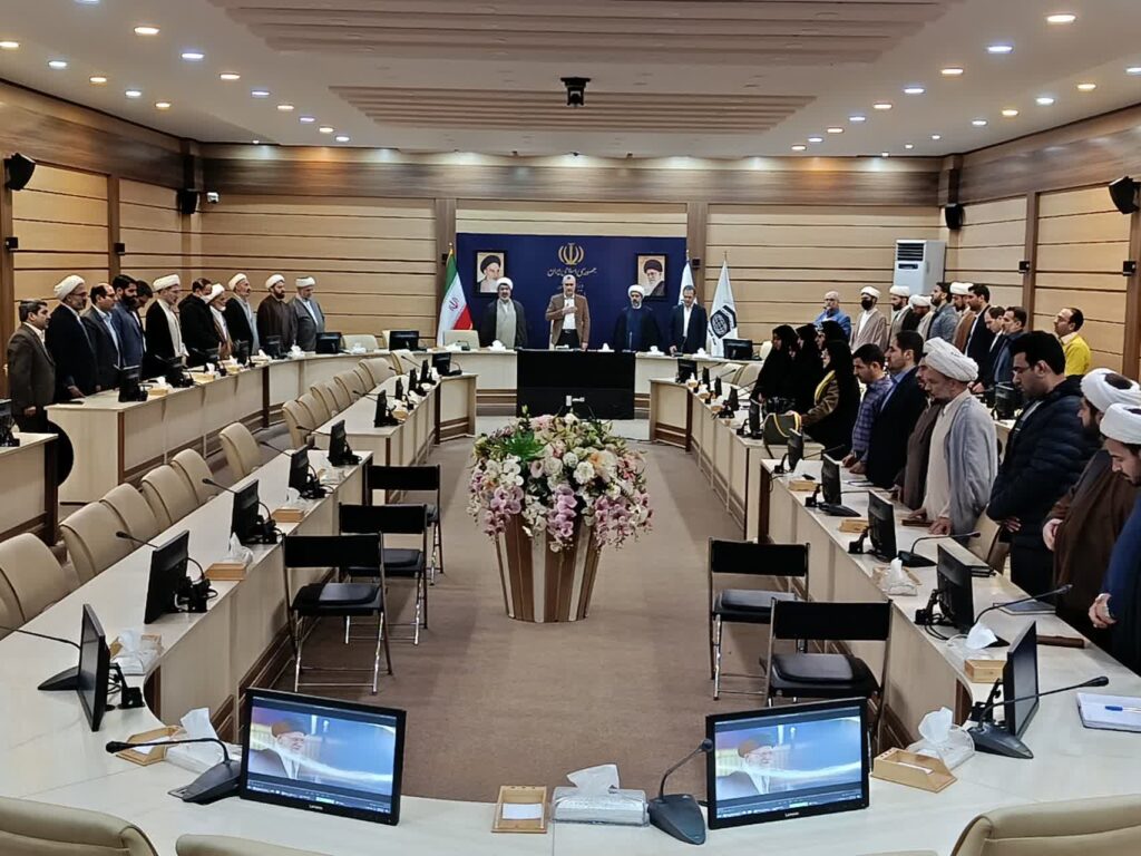 گردهمایی دبیران اقامه نماز و امامان جماعت دستگاه های اجرایی زنجان برگزار شد