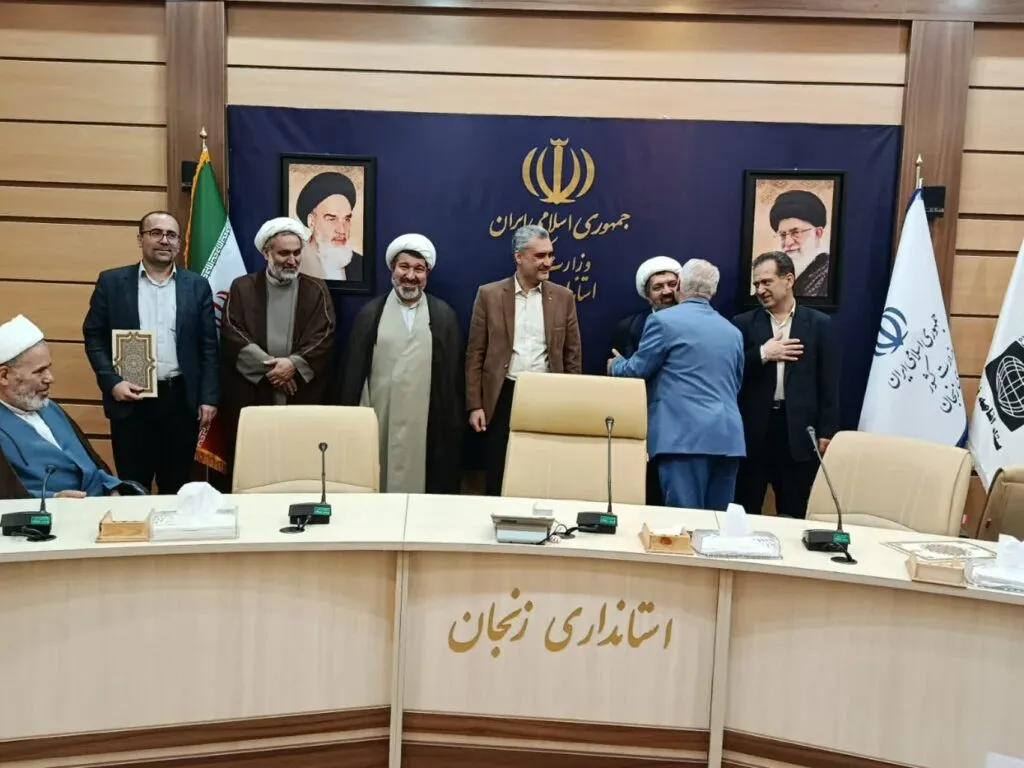 گردهمایی دبیران اقامه نماز و امامان جماعت دستگاه های اجرایی زنجان برگزار شد