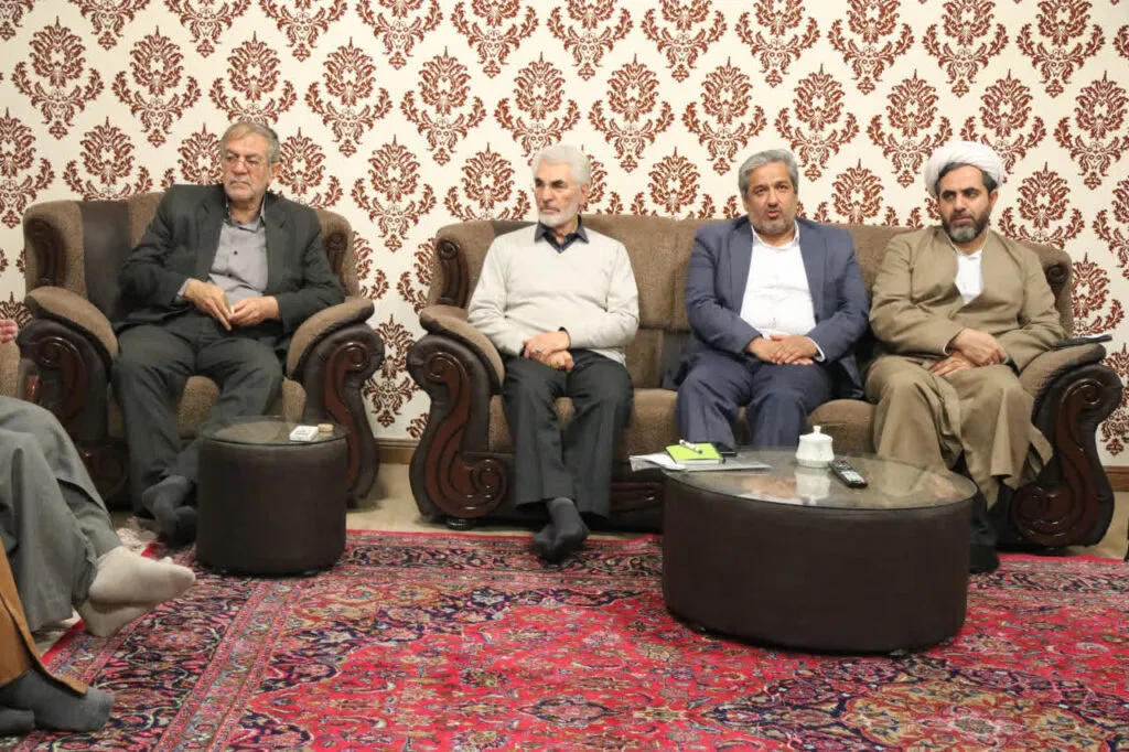 تأکید ستاد اقامه نماز کشور بر آسیب شناسی امر اقامه نماز در دیدار با نماینده ولی‌فقیه زنجان