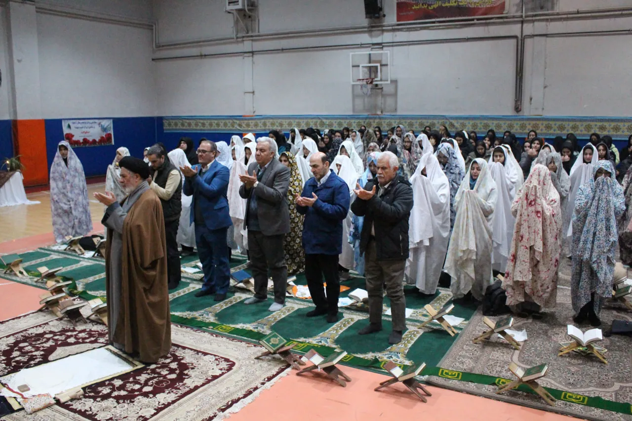مراسم زنگ نماز در هنرستان معمارپور قزوین برگزار شد