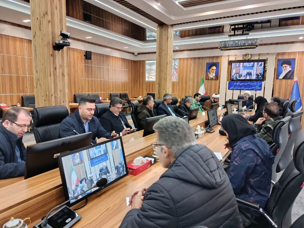 نشست دعوت وبرنامه ریزی اقامه نماز در واحد های صنعتی استان زنجان