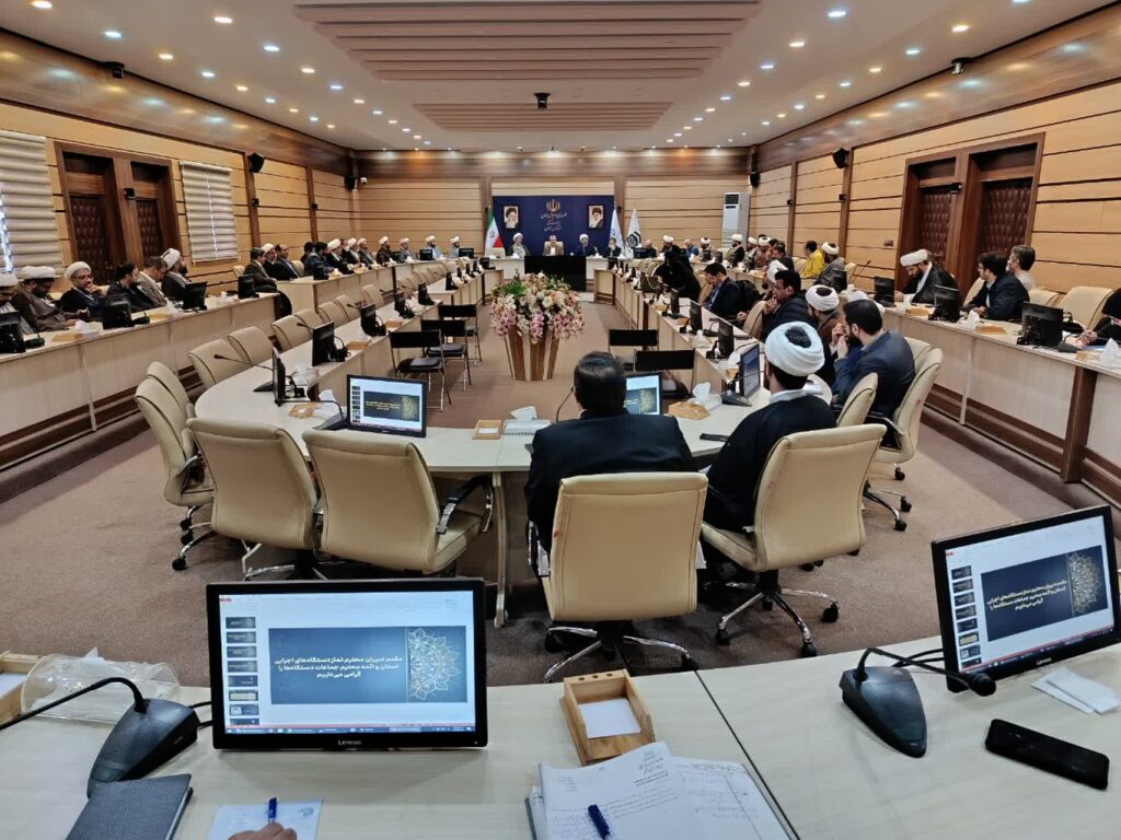 گردهمایی دبیران اقامه نماز و امامان جماعت دستگاه های اجرایی زنجان برگزار شد