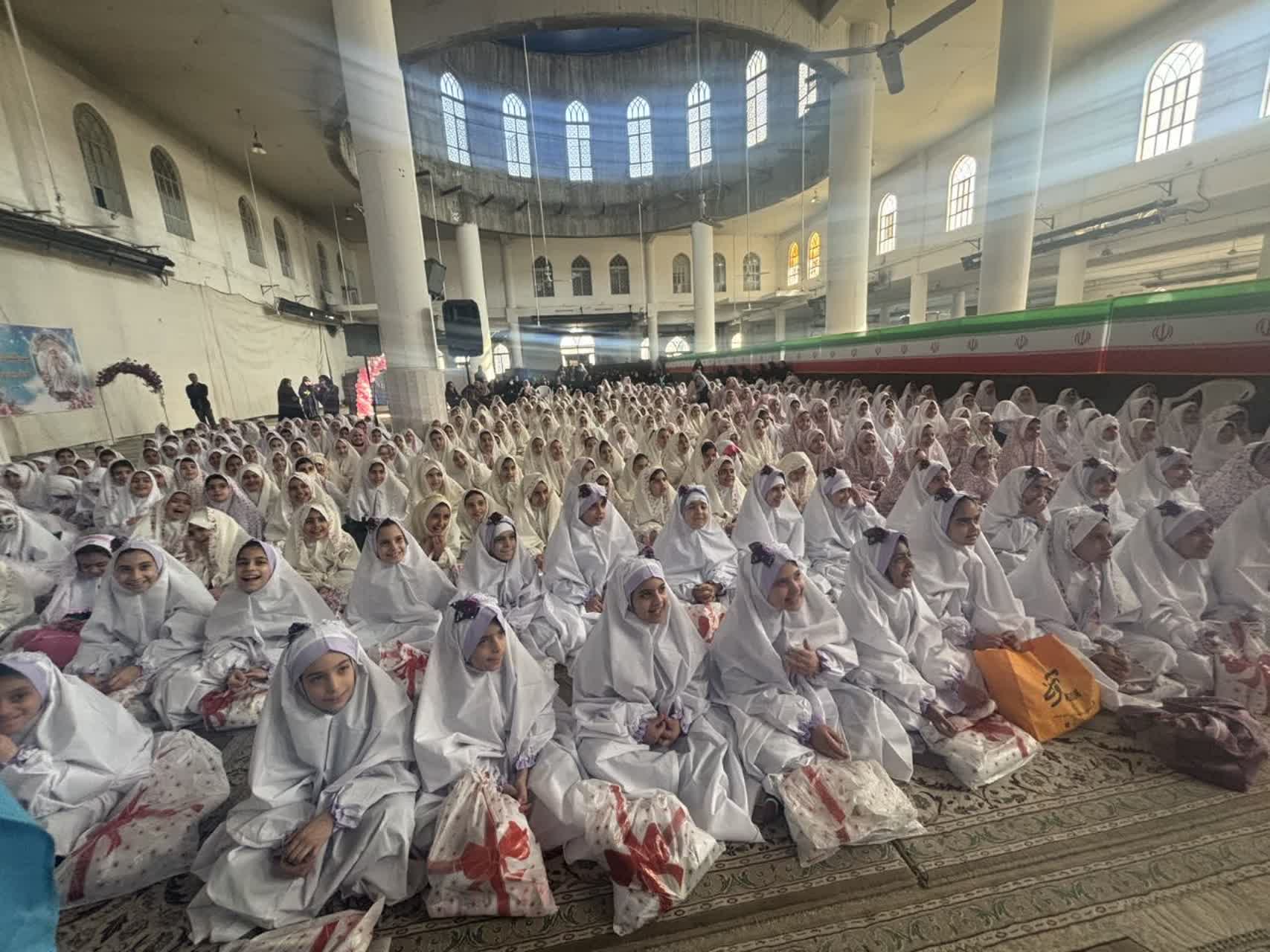 جشن تکلیف هزار نفری دانش آموزان زرین شهر شهرستان لنجان اصفهان