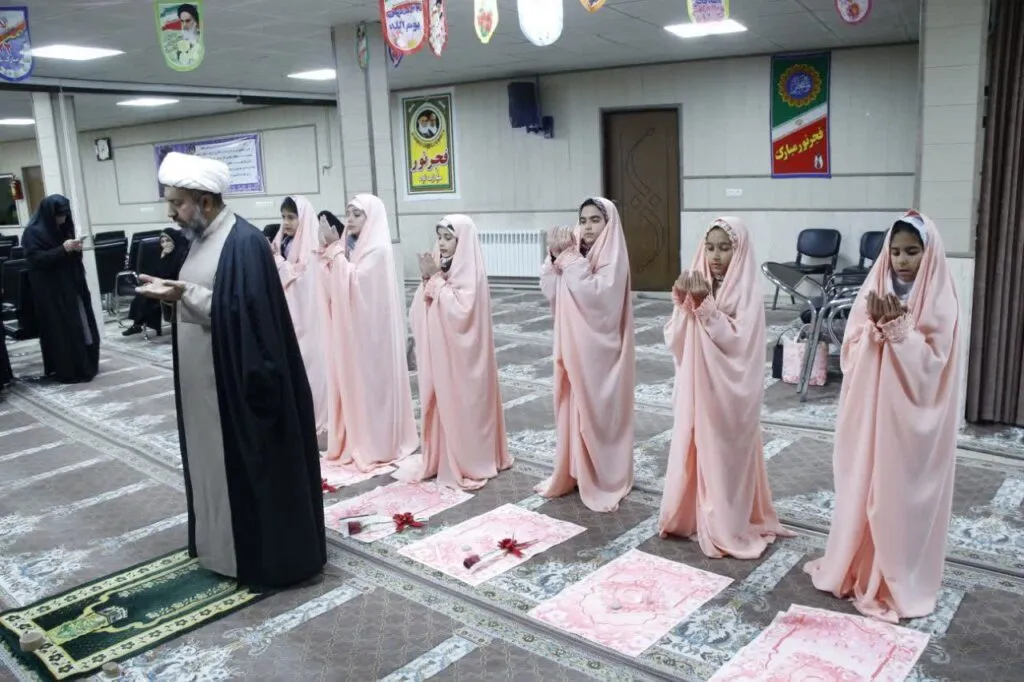 جشن تکلیف فرزندان کارکنان کمیته امداد امام خمینی(ره) استان زنجان برگزار شد