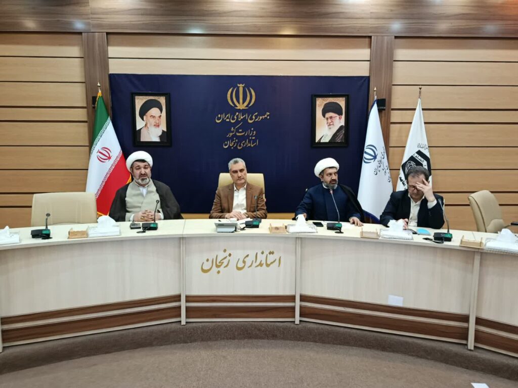 گردهمایی دبیران اقامه نماز و امامان جماعت دستگاه های اجرایی زنجان برگزار شد