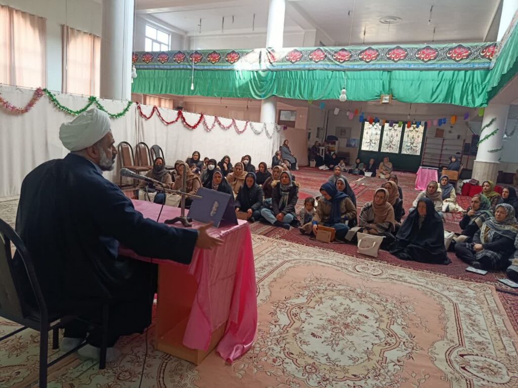 دوره آموزشی توانمند سازی اولیای دانش آموزان در زمینه شیوه های فرهنگ سازی نماز در خانواده در زنجان 