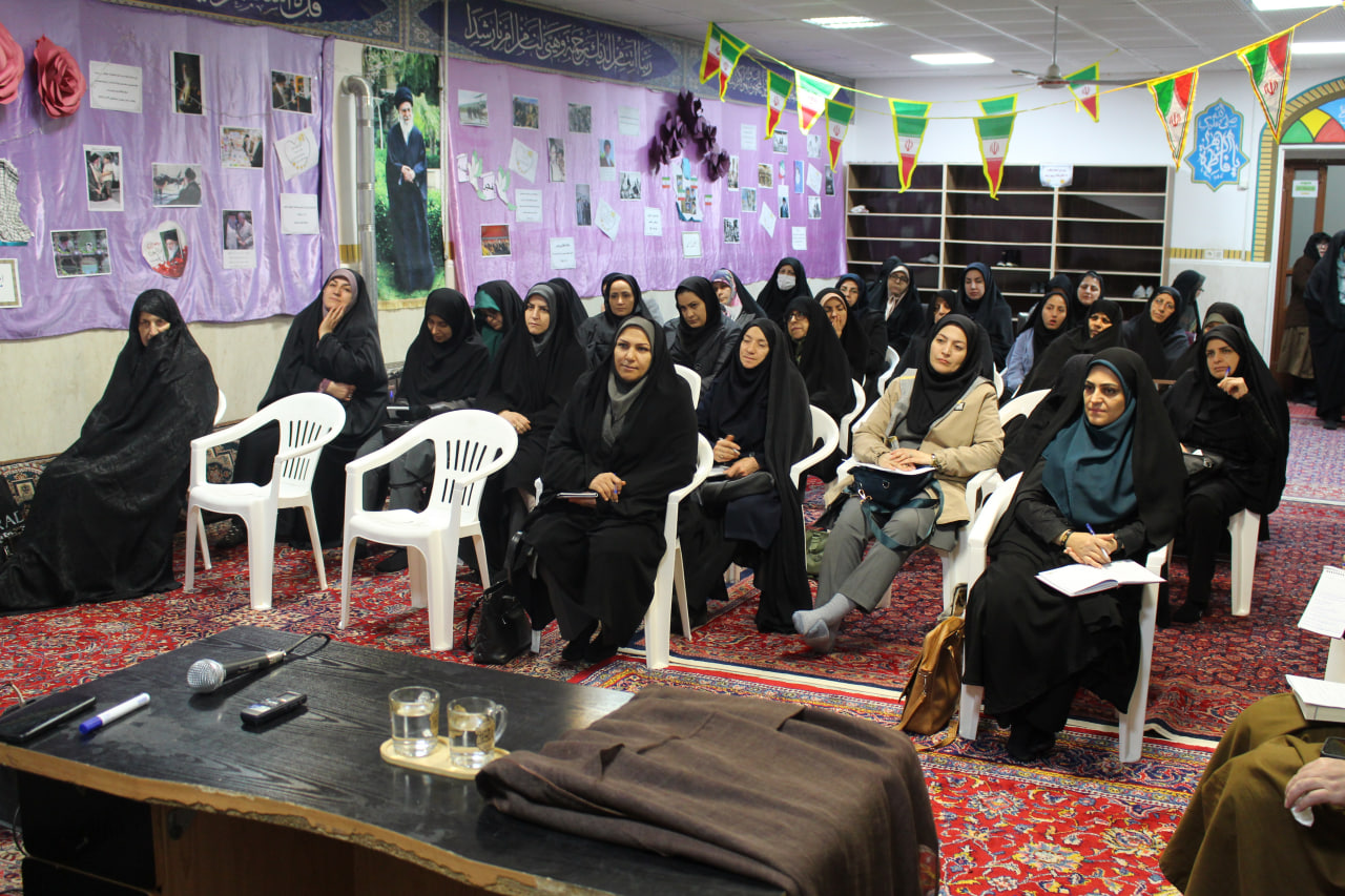 کارگاه آموزشی شیوه های دعوت به نماز ویژه بانوان در استان مرکزی