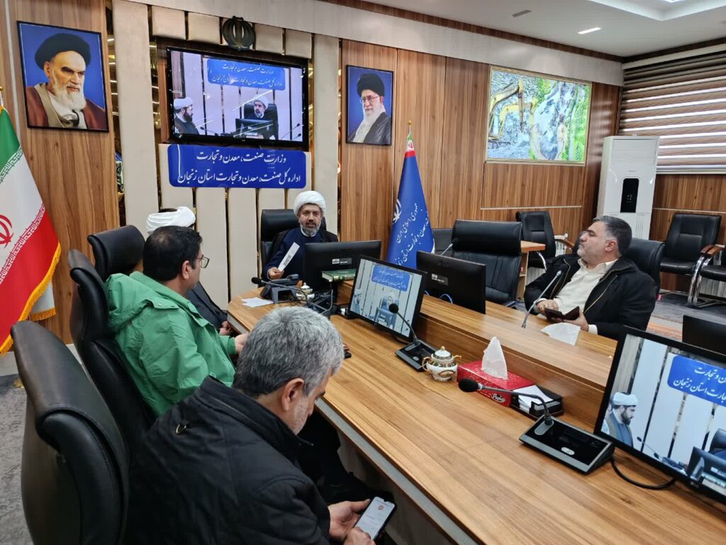 نشست دعوت وبرنامه ریزی اقامه نماز در واحد های صنعتی استان زنجان