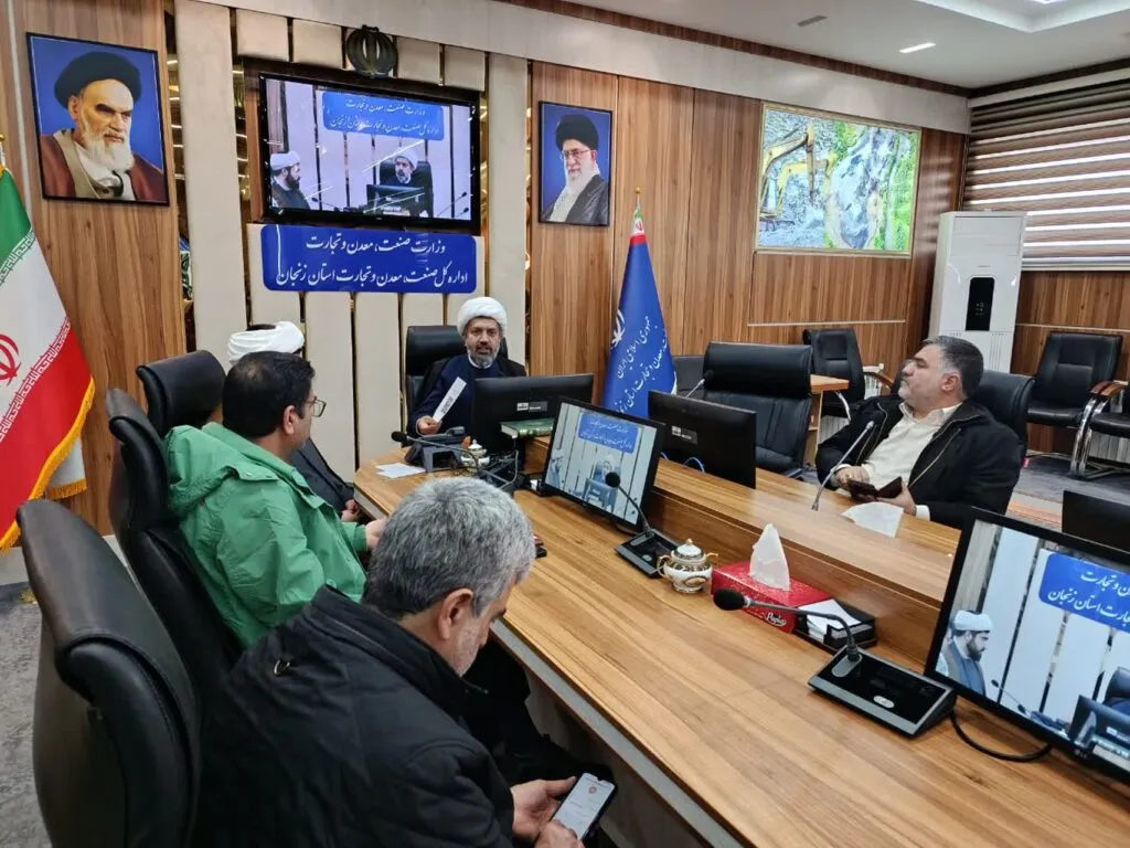 نشست دعوت وبرنامه ریزی اقامه نماز در واحد های صنعتی استان زنجان
