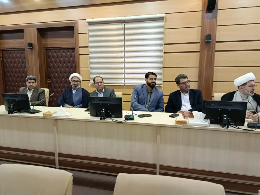 گردهمایی دبیران اقامه نماز و امامان جماعت دستگاه های اجرایی زنجان برگزار شد