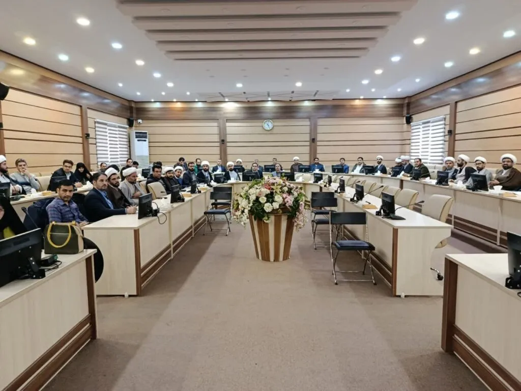 گردهمایی دبیران اقامه نماز و امامان جماعت دستگاه های اجرایی زنجان برگزار شد