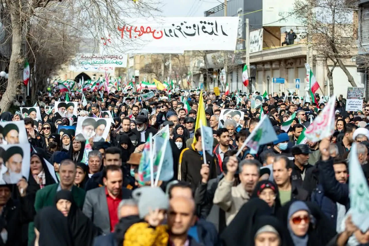 اقامه نماز ظهر 22 بهمن ماه در استان مرکزی