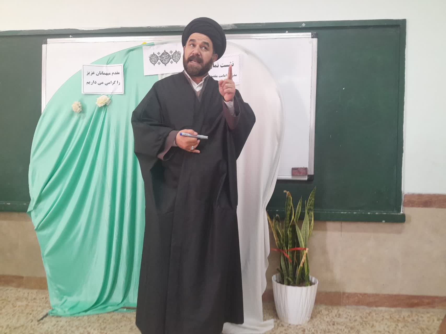 جلسه نشست نماز با اولياء دانش آموزان شهرستان هریس