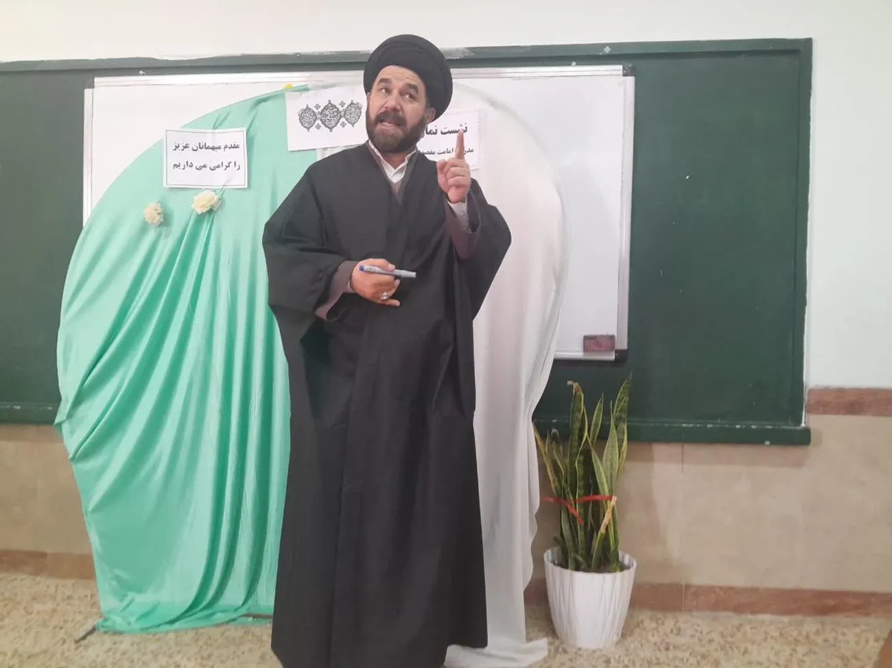 جلسه نشست نماز با اولياء دانش آموزان شهرستان هریس