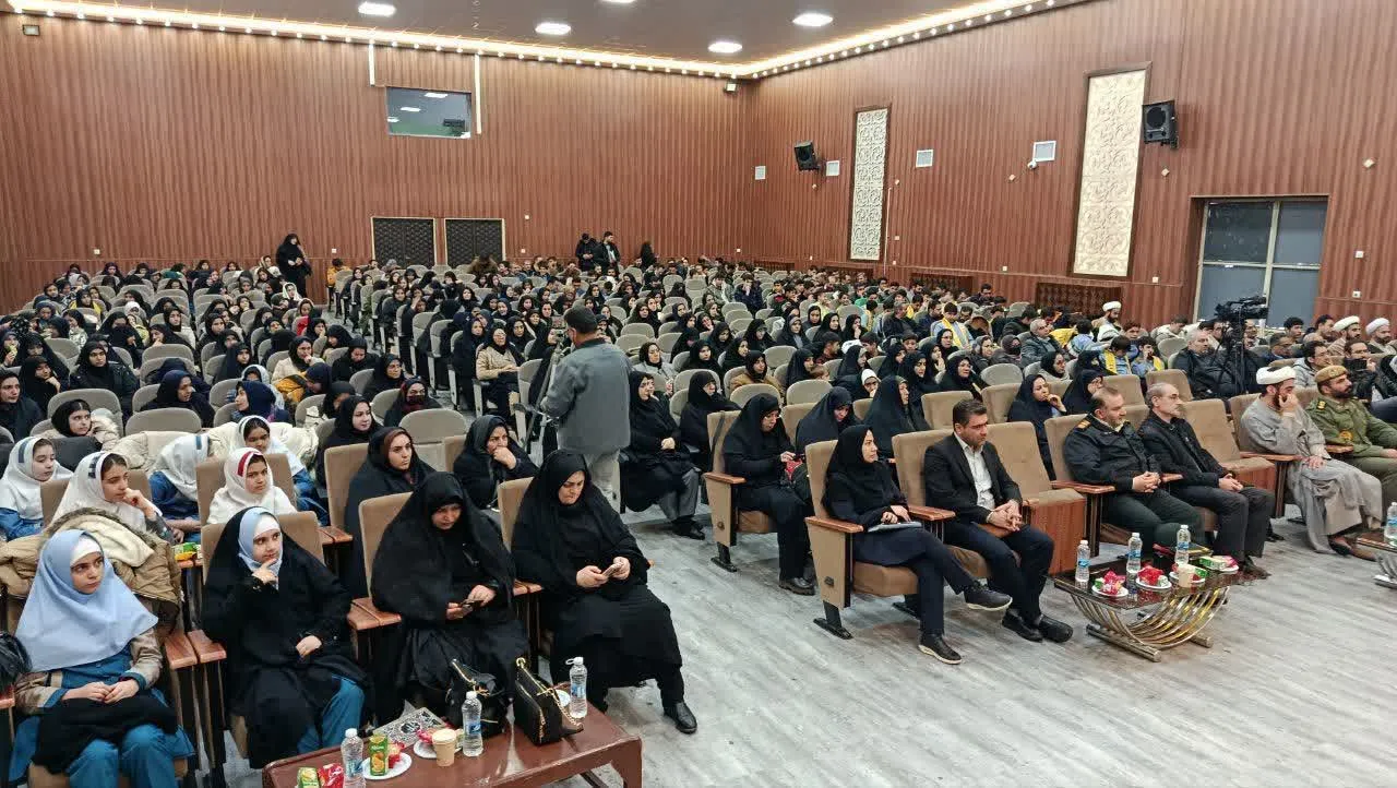 سی و دومین اجلاس منطقهای نماز دانشآموزان مراغه