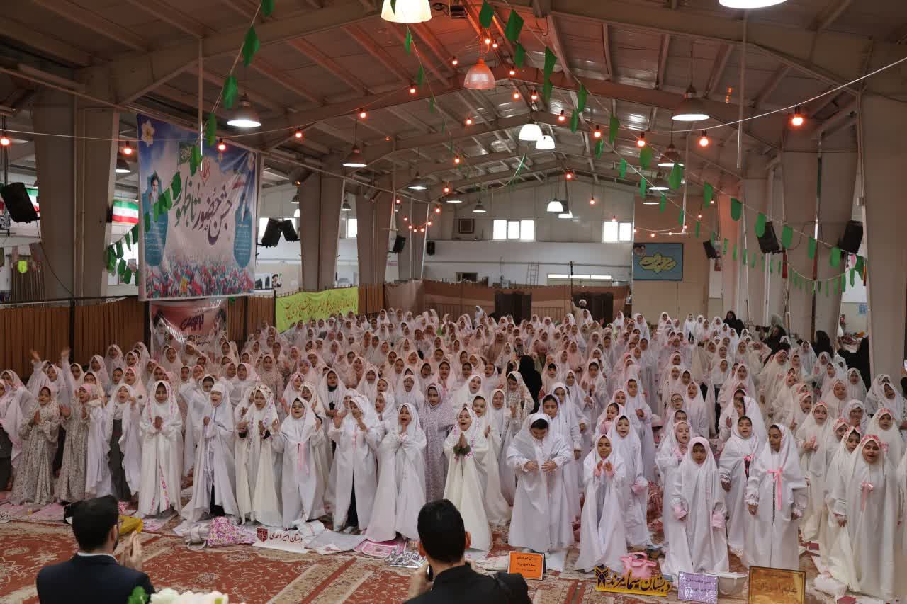 جشن تکلیف ۲ هزار دانشآموز دختر شهرستان مرند