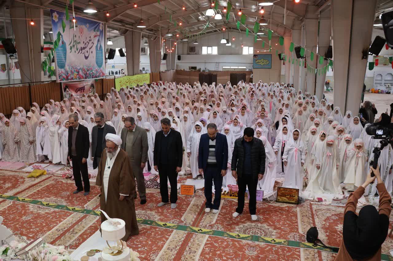 جشن تکلیف ۲ هزار دانشآموز دختر شهرستان مرند