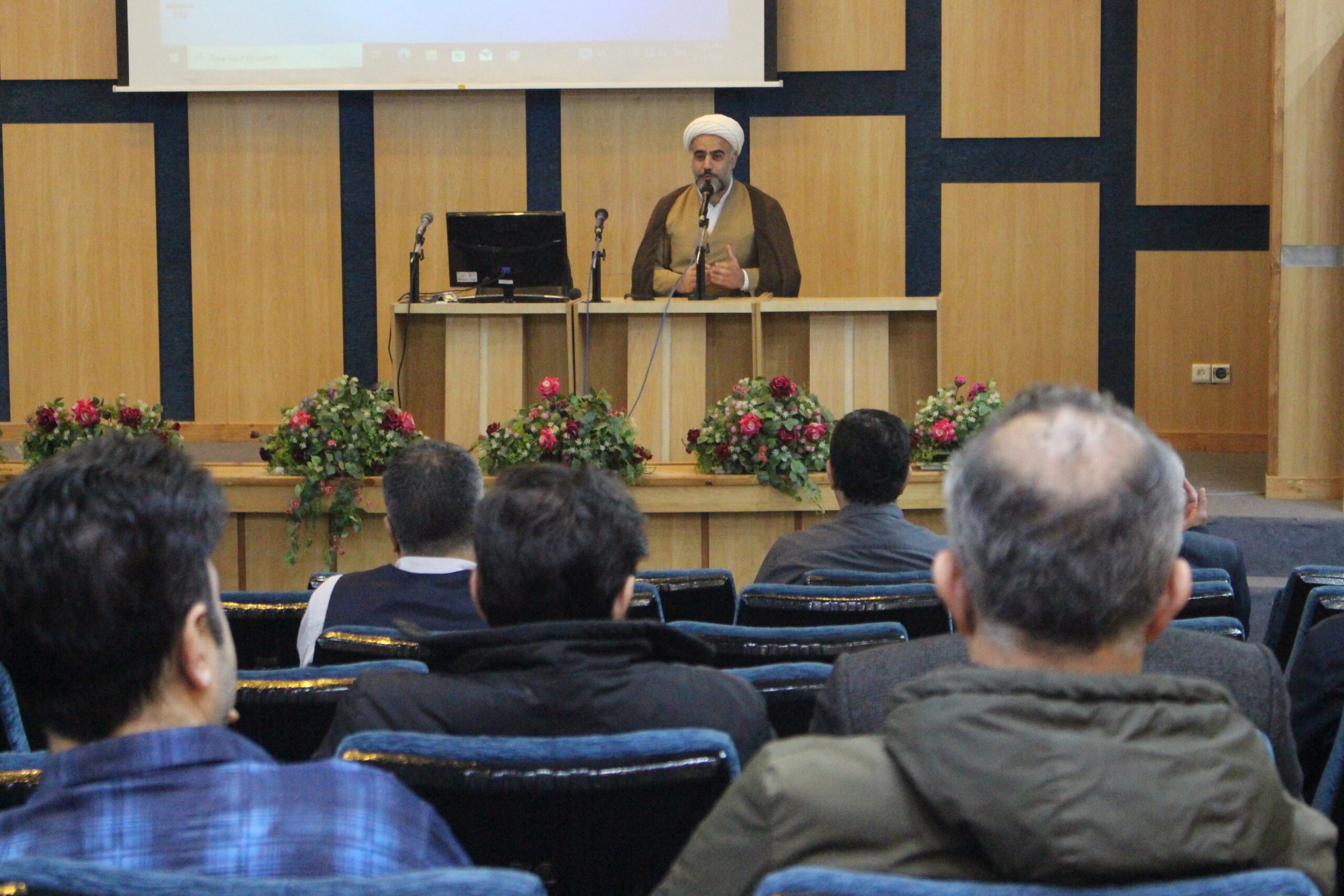 دوره آموزشی نماز و جایگاه مهدویت پیش از اجلاس استانی نماز در پژوهشگاه نیرو برگزار شد