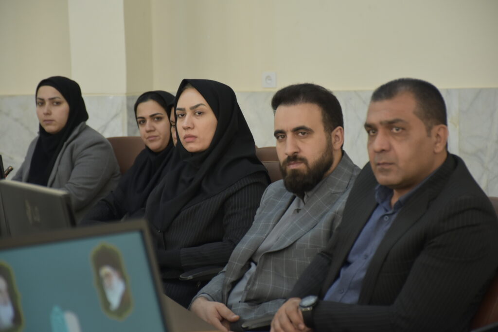 دوره آموزشی شیوه های فرهنگ سازی نماز در محیط کار ویژه مدیران کارخانجات و مراکز صنعتی استان یزد برگزار شد