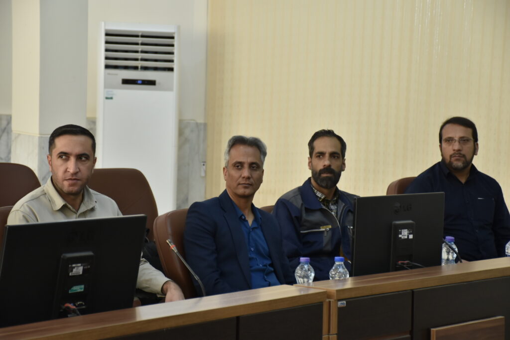 دوره آموزشی شیوه های فرهنگ سازی نماز در محیط کار ویژه مدیران کارخانجات و مراکز صنعتی استان یزد برگزار شد