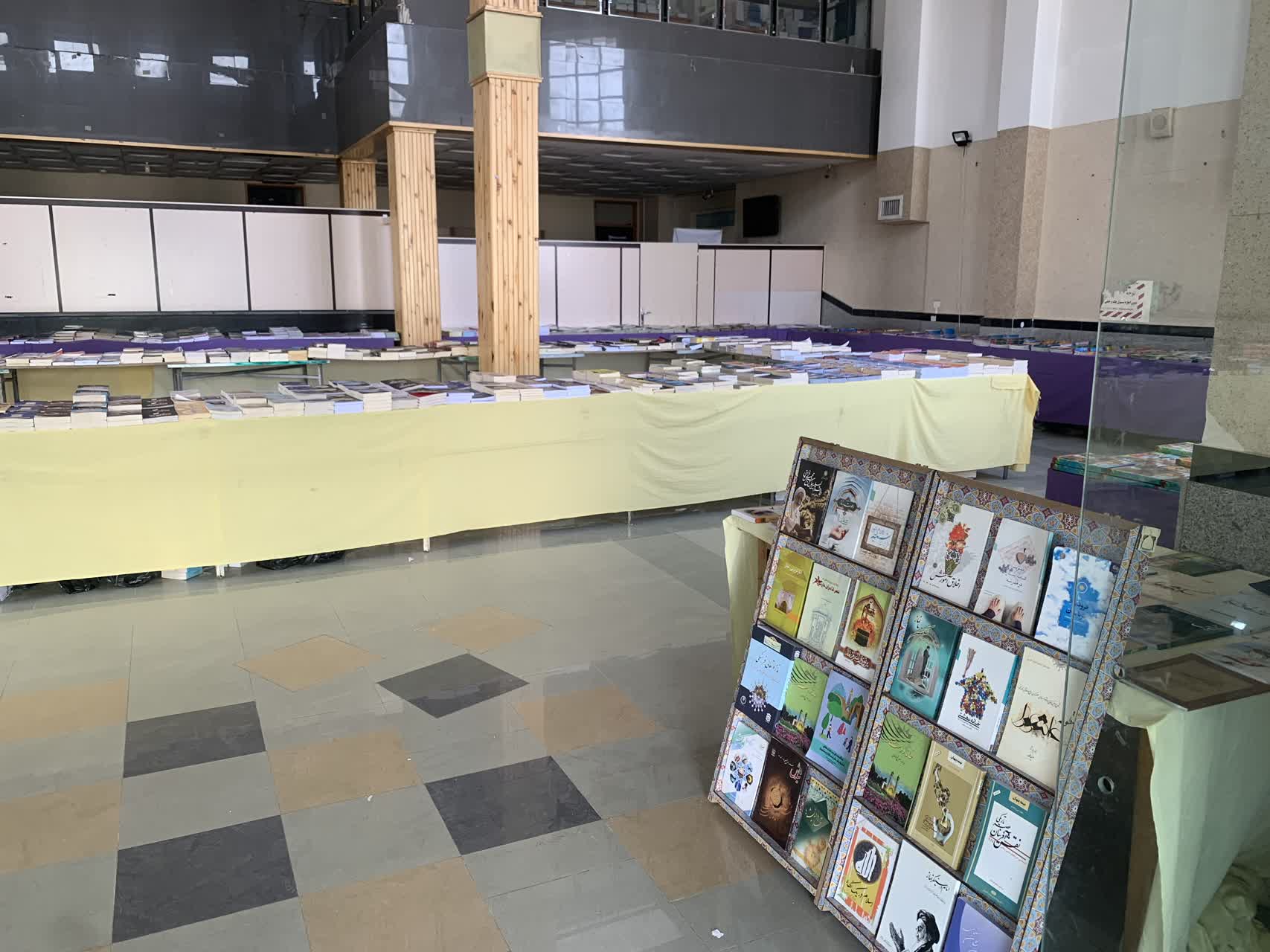 نمایشگاه کتاب ستاد اقامه نماز کردستان برگزار شد