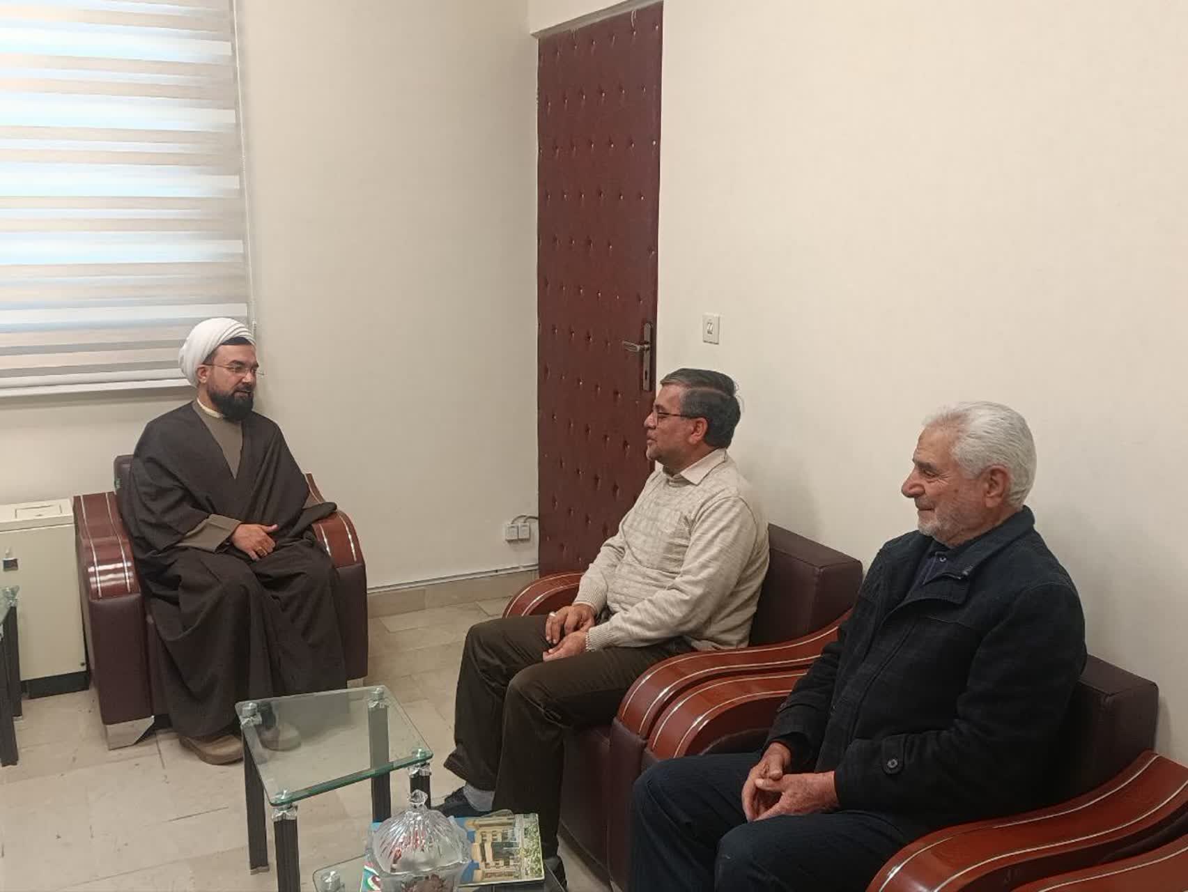 دیدار مدیر ستاد اقامه نماز استان با مدیرکل انتقال خون سمنان