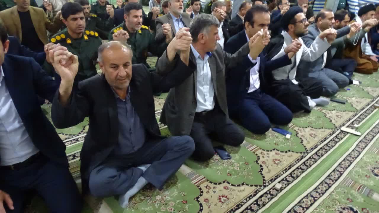 اقامه نماز وحدت مسئولان و مردم در شهرستان لنده