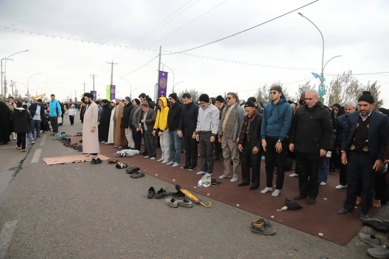 نماز ظهر اول وقت در طریق المهدی(عج)