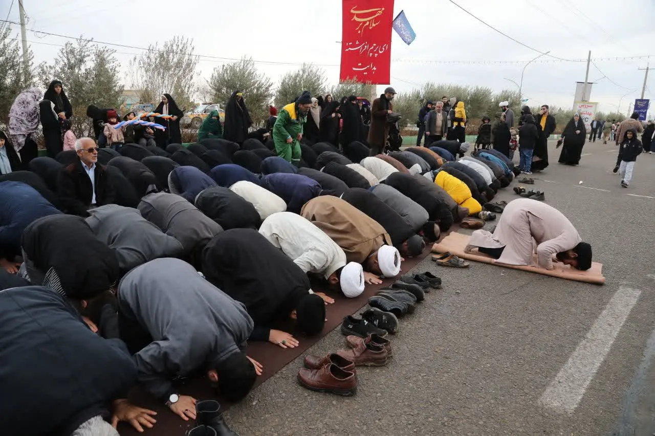 نماز ظهر اول وقت در طریق المهدی(عج)
