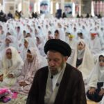 تصویری از برگزاری جشن تکلیف دانش‌آموزان دختر خرم‌آبادی در مصلی الغدیر به امامت آیت‌الله شاهرخی.