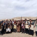 حجت‌الاسلام چراغی در حال سخنرانی برای والدین و معلمان عشایر در نشست فرهنگ‌سازی نماز در منطقه پاعلم لرستان.