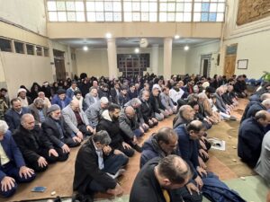 اقامه نماز ظهر ۲۲ بهمن در خرم‌آباد به امامت آیت‌الله شاهرخی