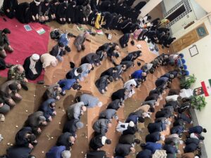 اقامه نماز ظهر ۲۲ بهمن در خرم‌آباد