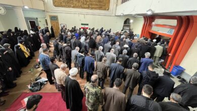 اقامه نماز ظهر ۲۲ بهمن در خرم‌آباد