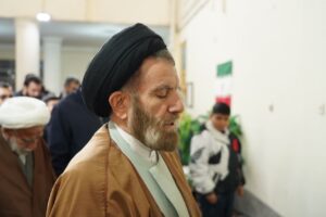 اقامه نماز ظهر ۲۲ بهمن در خرم‌آباد به امامت آیت‌الله شاهرخی