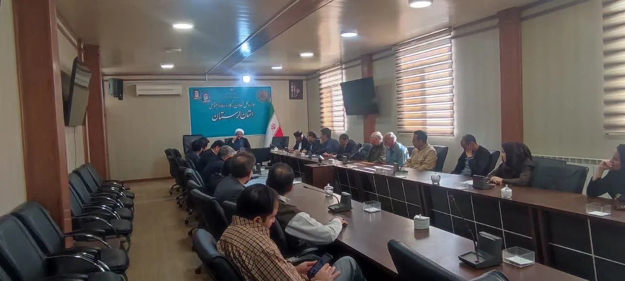 جلسه اقامه نماز در اداره کل تعاون، کار و رفاه اجتماعی لرستان