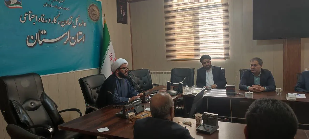 جلسه اقامه نماز در اداره کل تعاون، کار و رفاه اجتماعی لرستان