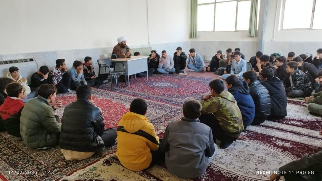 گفتمان دینی در هنرستان شهید لاچینانی فریدونشهر اصفهان