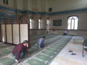 آیین غبارروبی نمازخانه ادارات و دانشگاه های قم برگزار شد