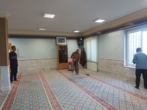 آیین غبارروبی نمازخانه ادارات و دانشگاه های قم برگزار شد