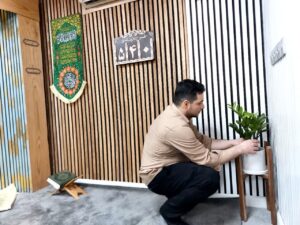 آیین غبارروبی نمازخانه ادارات و دانشگاه های قم برگزار شد