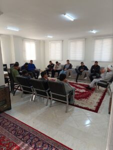 دیدار دانش‌آموزان دبیرستان‌های شهرستان سمنان با مدیر ستاد اقامه نماز استان برگزار شد