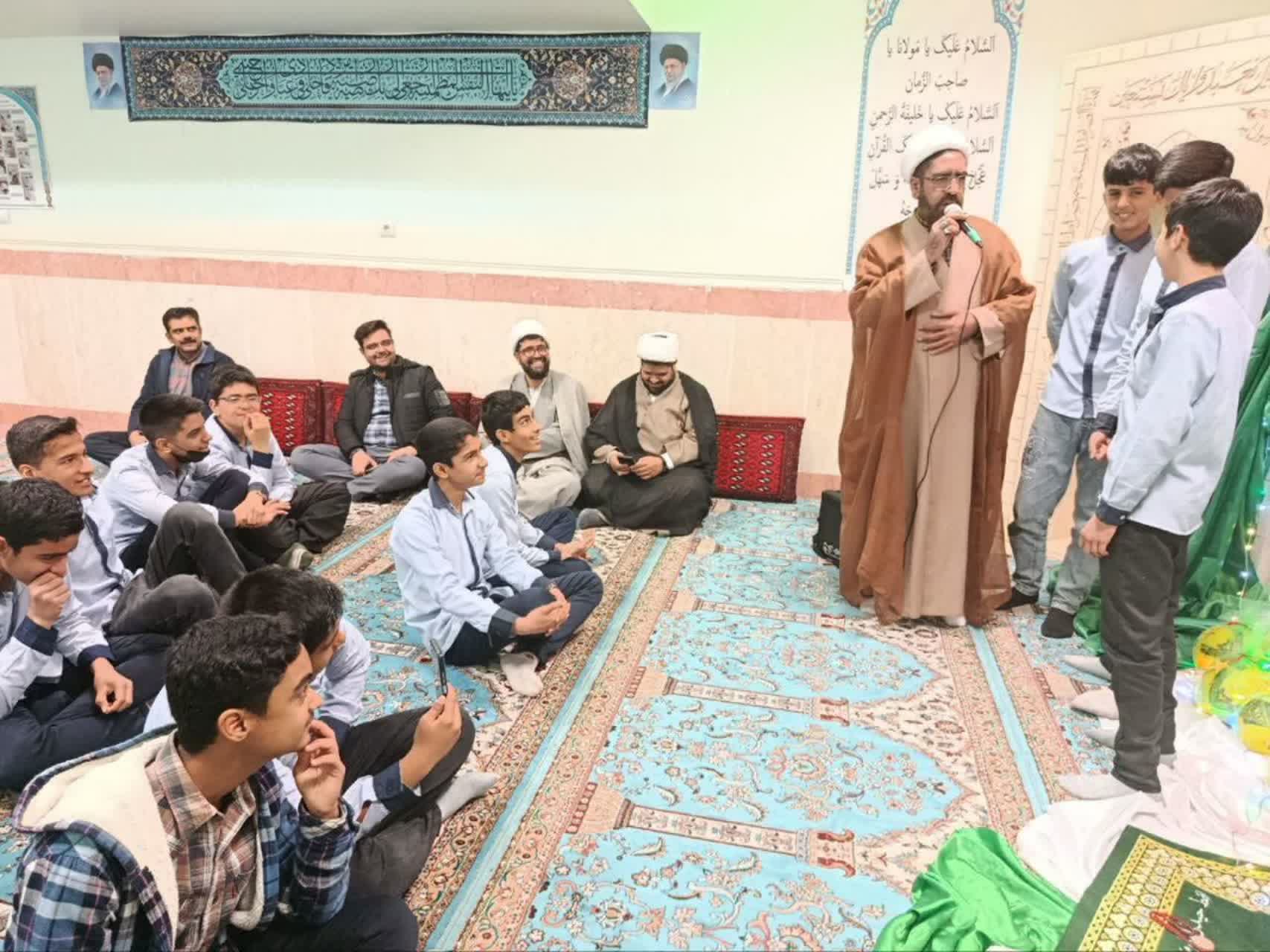 گفتمان دانش آموزی با موضوع نقش نماز در روح و جسم انسان وخانواده در مدرسه امینی شهرستان سربیشه برگزار شد