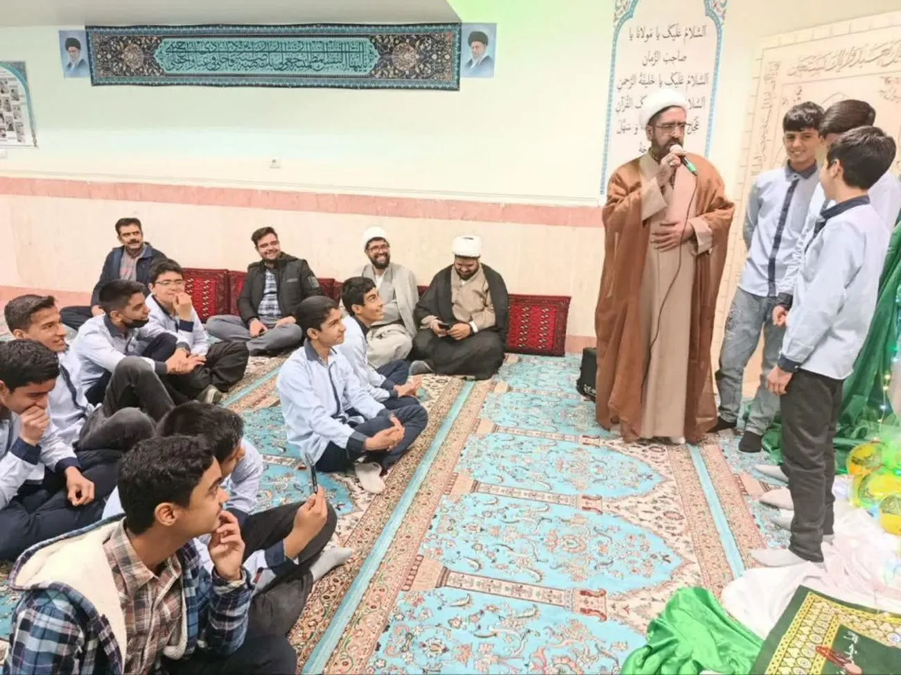 گفتمان دانش آموزی با موضوع نقش نماز در روح و جسم انسان وخانواده در مدرسه امینی شهرستان سربیشه برگزار شد