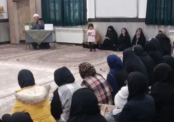 کار گاه توانمند سازی اولیاء دانش آموزان در زمینه شیو های فرهنگ سازی به نماز در خانواده در مناطق کم برخوردار شهر بیرجند برگزار شد