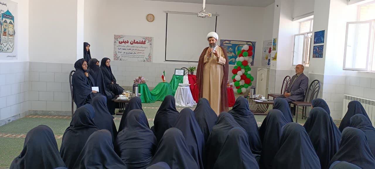 نشست نماز شناسی با محوریت نقش نماز در کاهش آسیب های اجتماعی ویژه دانش آموزان در شهرستان طبس برگزار شد